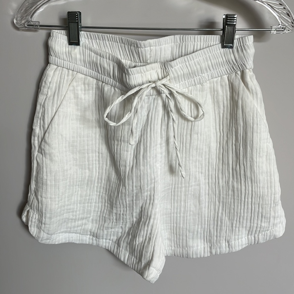 H&M Women’s White Linen Tie Shorts